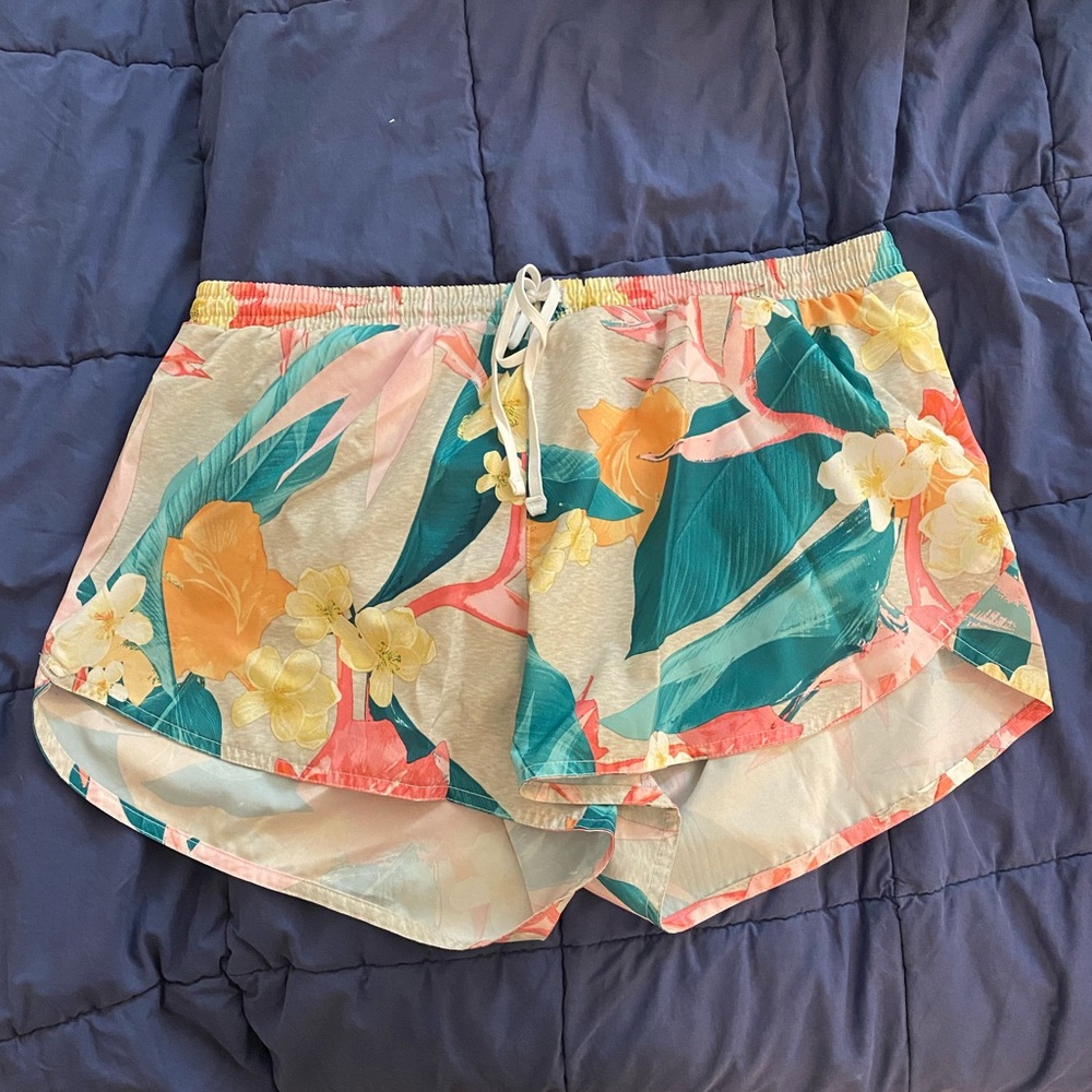 Item to be donated: Old navy running shorts - size L - tropical print